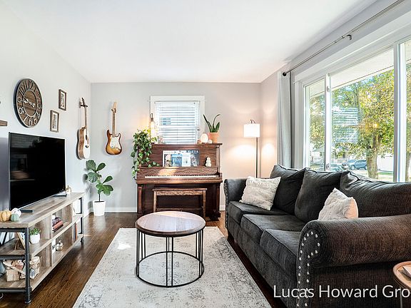 4th image of 1115 Dick Ave NW