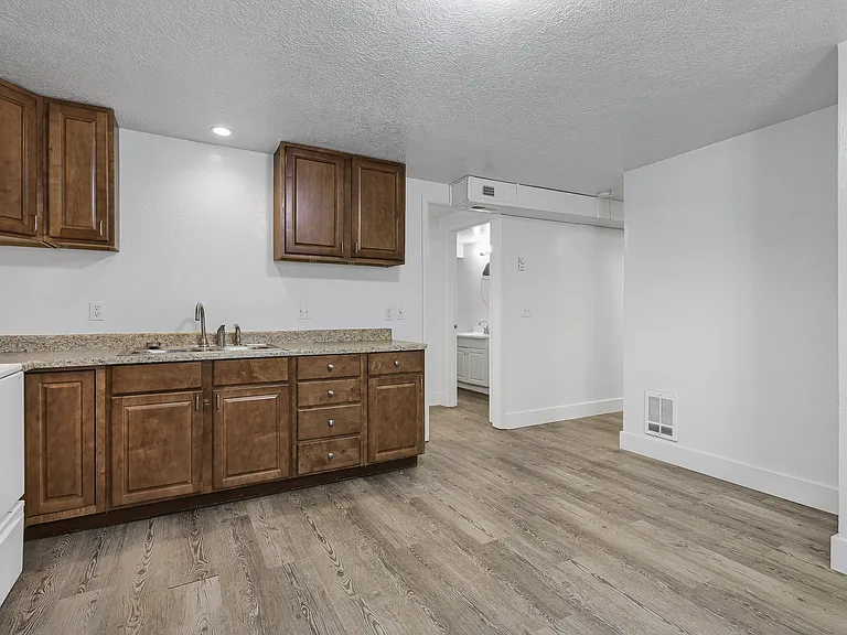 2319 Iowa Ave #B — Photo 7