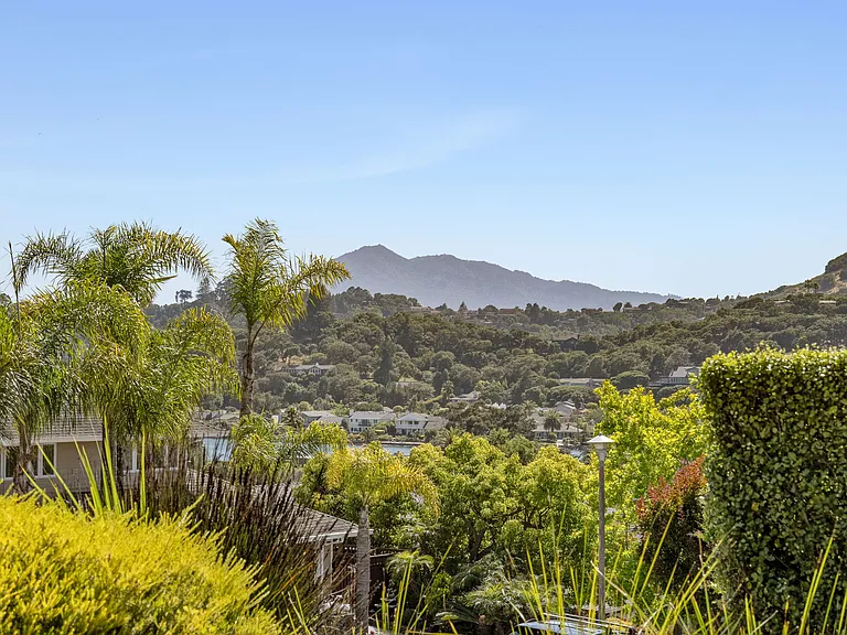 31 San Marino Dr — Photo 47