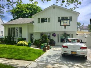 21 Everdell Rd, East Rockaway, NY 11518