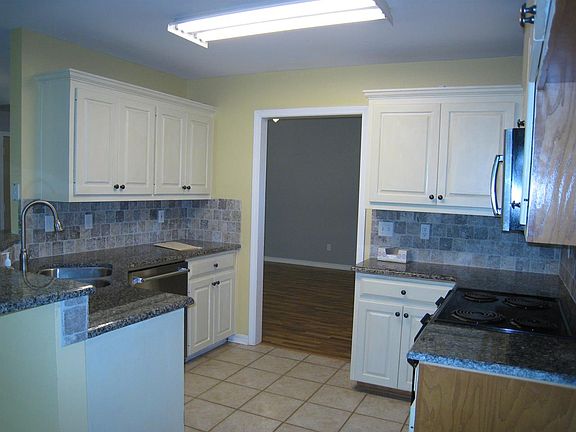 5th image of 194 Oakridge Ln
