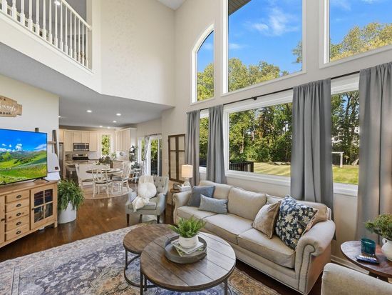 2174 Majestic Way, Chanhassen, MN 55317