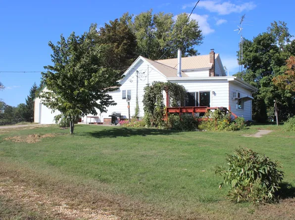 3187 128th St, Charlotte, IA 52731