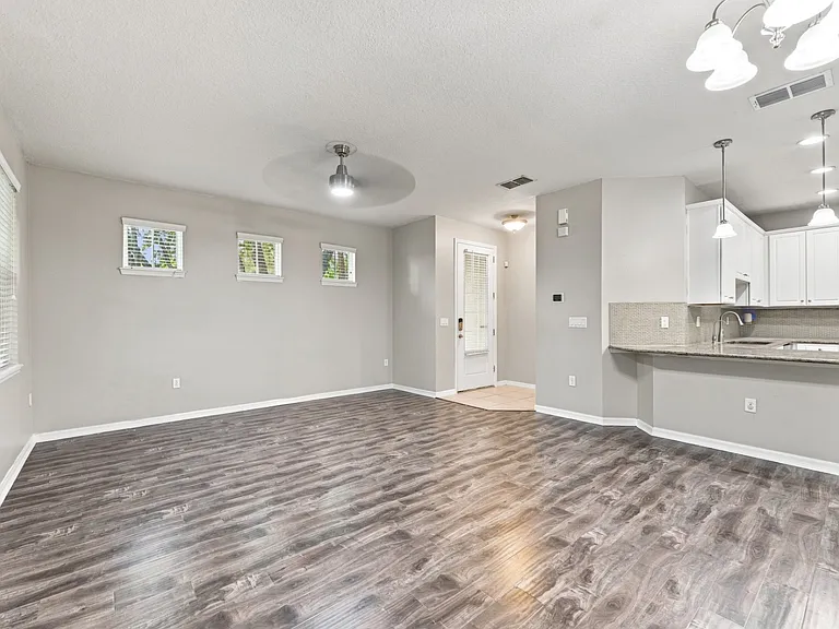17013 Vilesta Dr — Photo 7