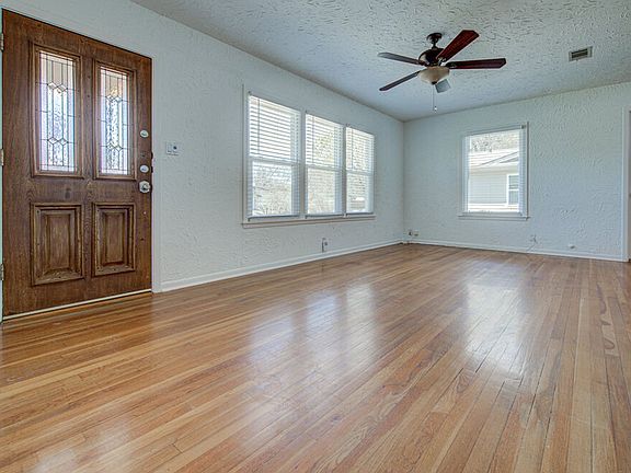 4th image of 7719 Woodrow Ave