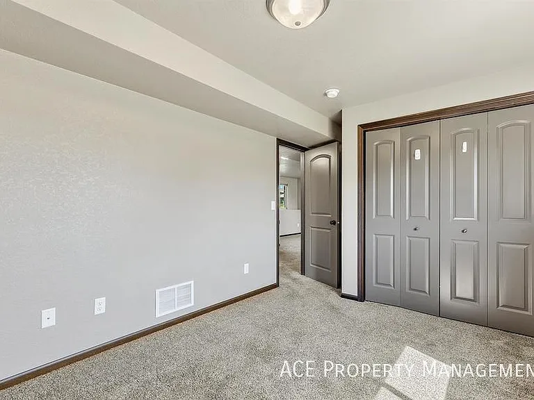 656 Boswell Blvd — Photo 8