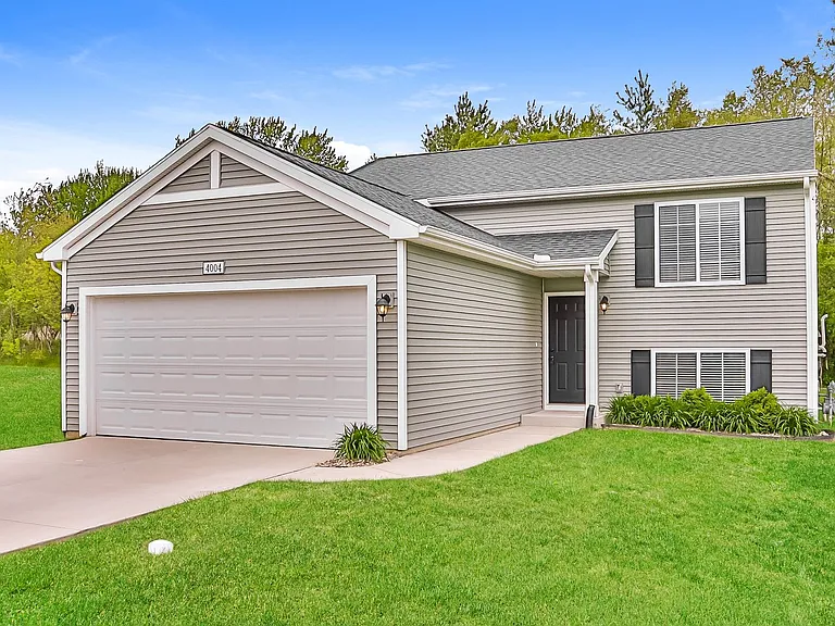 4004 Sumner Dr — Photo 2