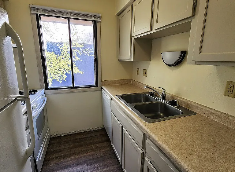 Heritage Apartments — Photo 34