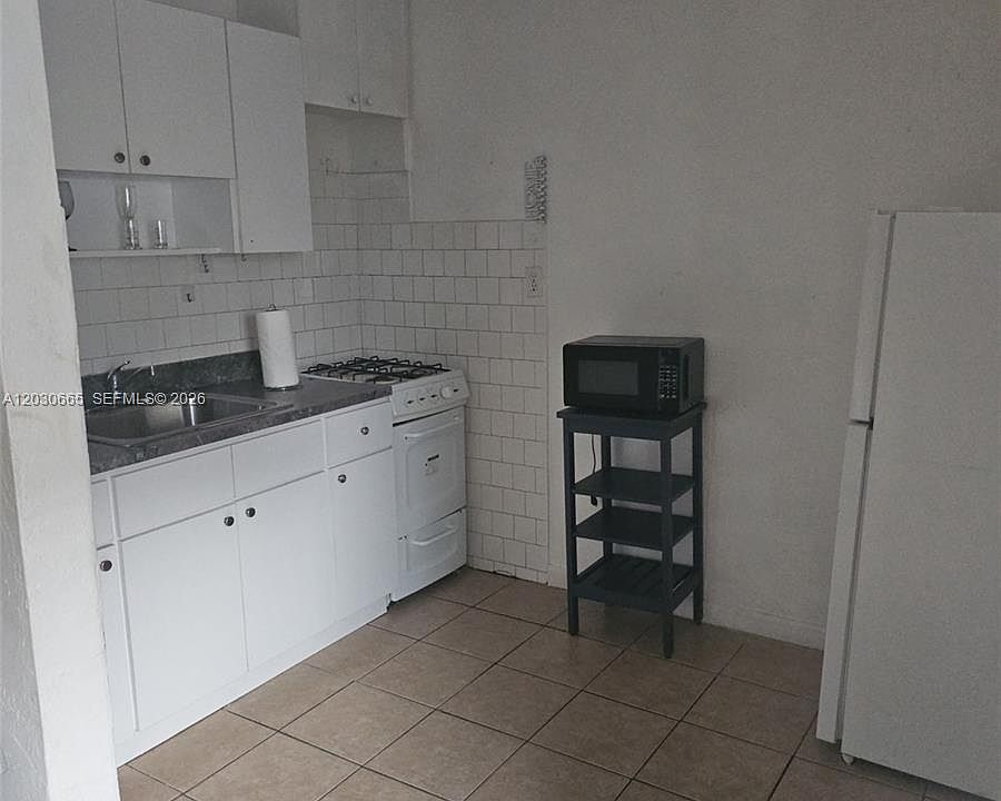 1st image of 615 NE 4th St #2