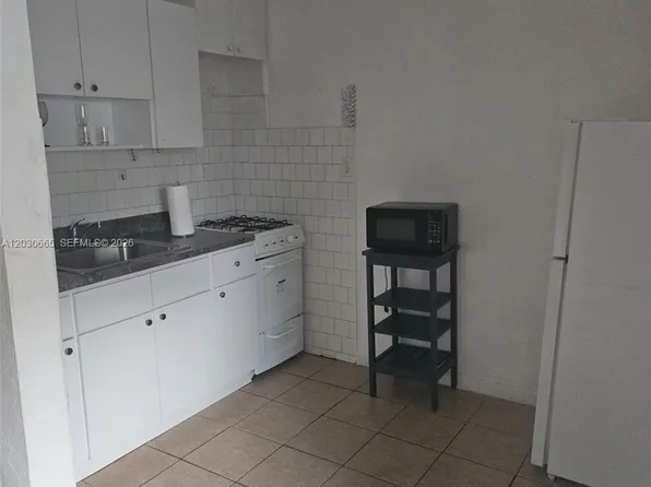 615 NE 4th St #2, Hallandale, FL 33009