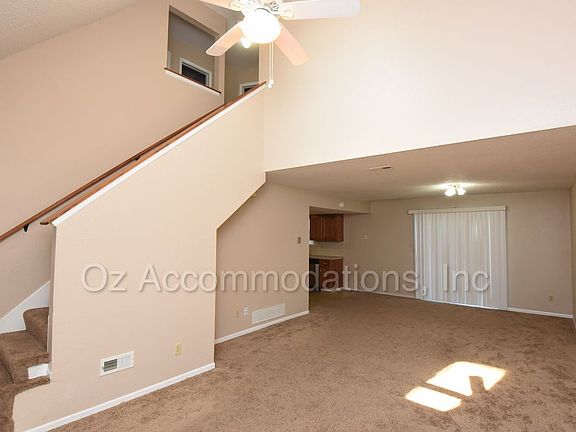 5th image of 832 Walker Ct
