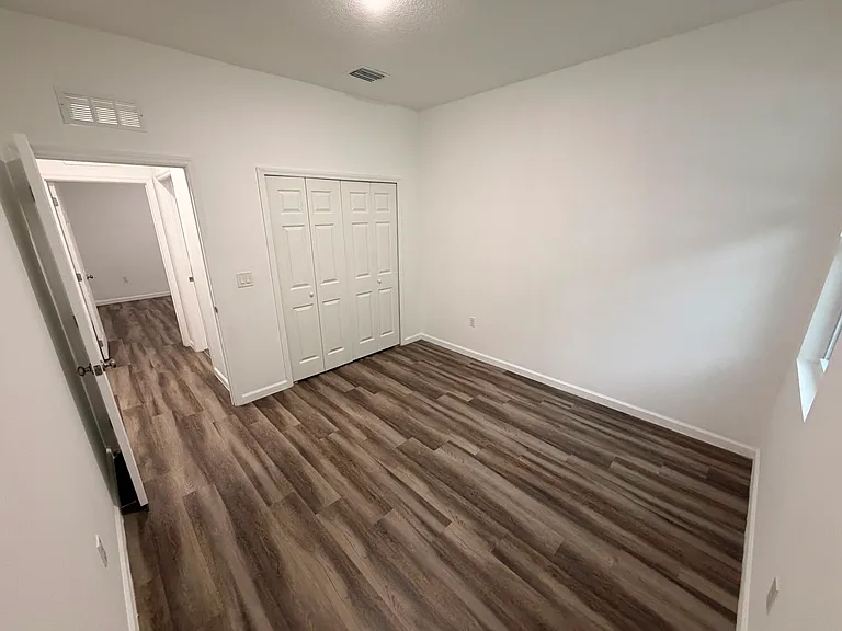 407 Mulberry Ct — Photo 13