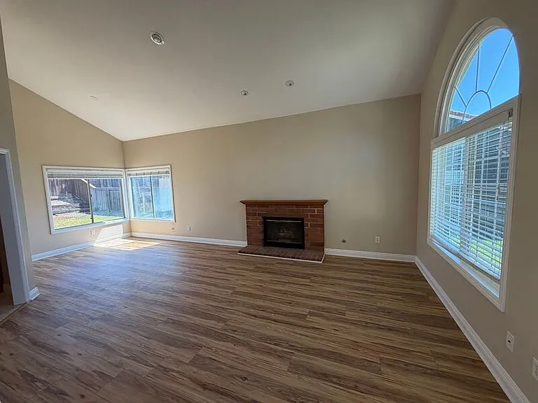 22822 Kuka Cir — Photo 3