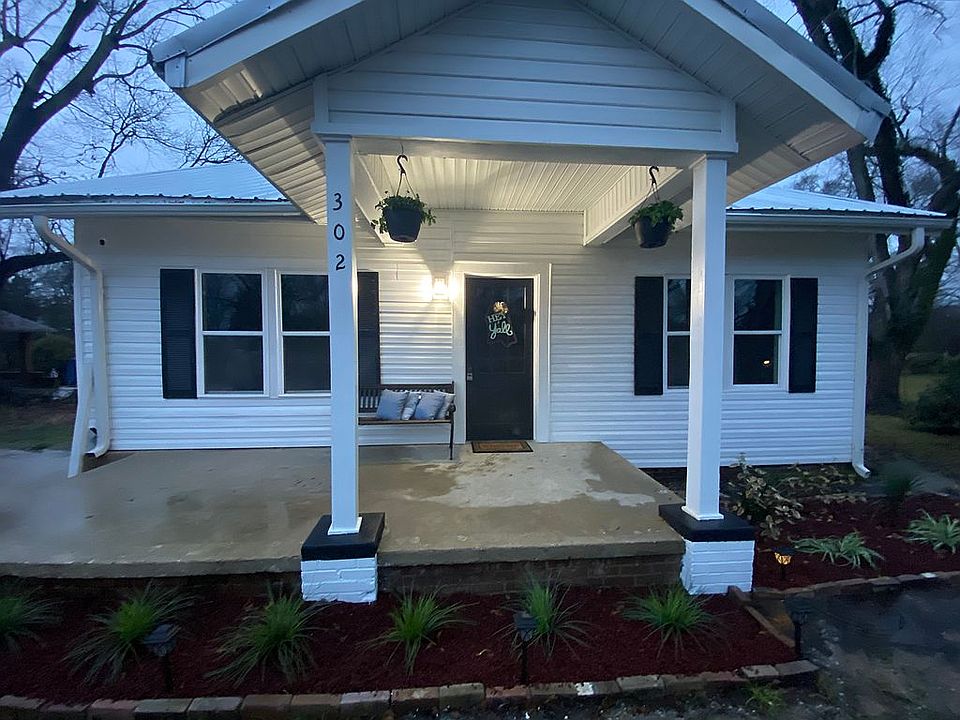 302 Laurel St Summit MS 3966