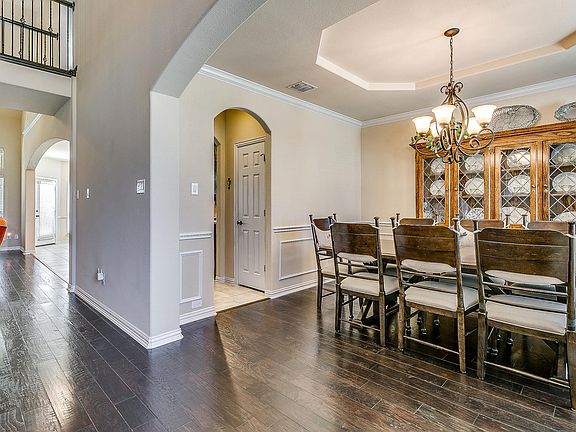 3rd image of 202 Chateau Ave