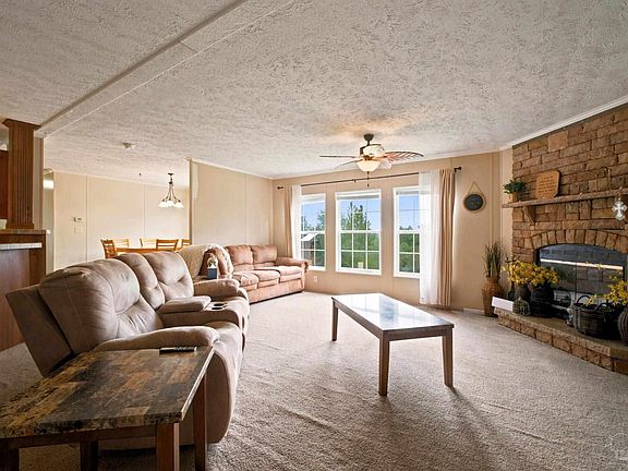 5th image of 439 Woodpecker Ln