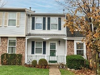 1st image of 925 Lynwood Ct
