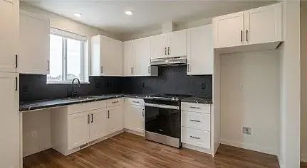 1st image of 250 E Arapaho Rd