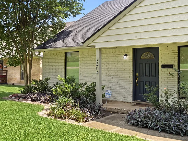 7354 Walling Ln — Photo 3