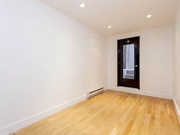 4th image of 26 Vandam St APT 1RW