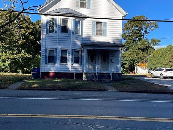 3rd image of 1170-1172 Lonsdale Ave
