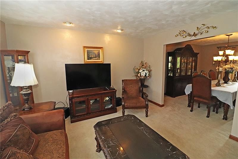 5258 Center Dr, Latrobe, PA 15650 Zillow