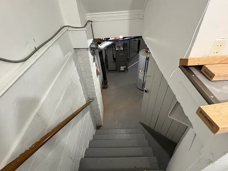 Jones St — Photo 21