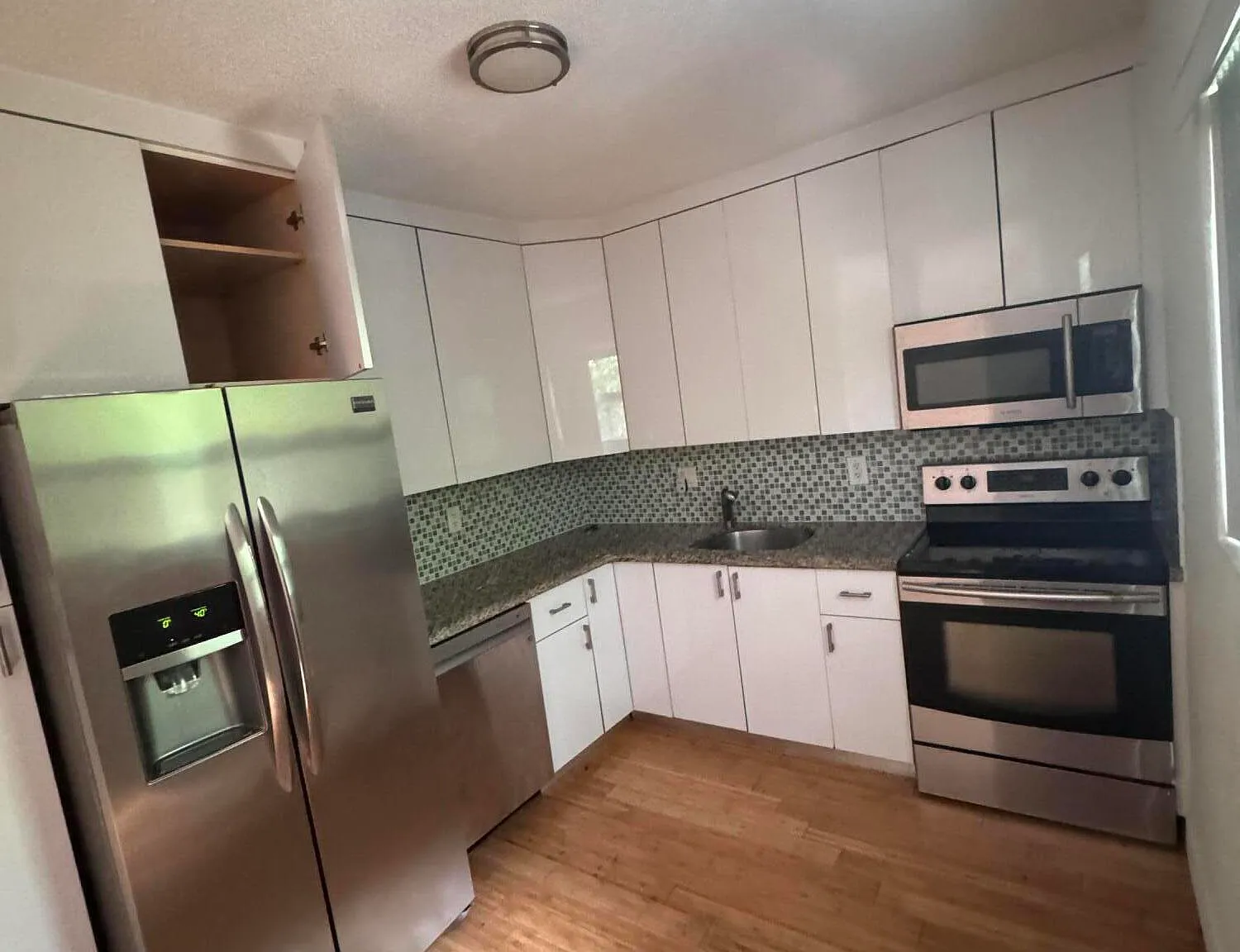 2 bed, 1.0 bath, 891 sqft, $2,250 — Photo 4