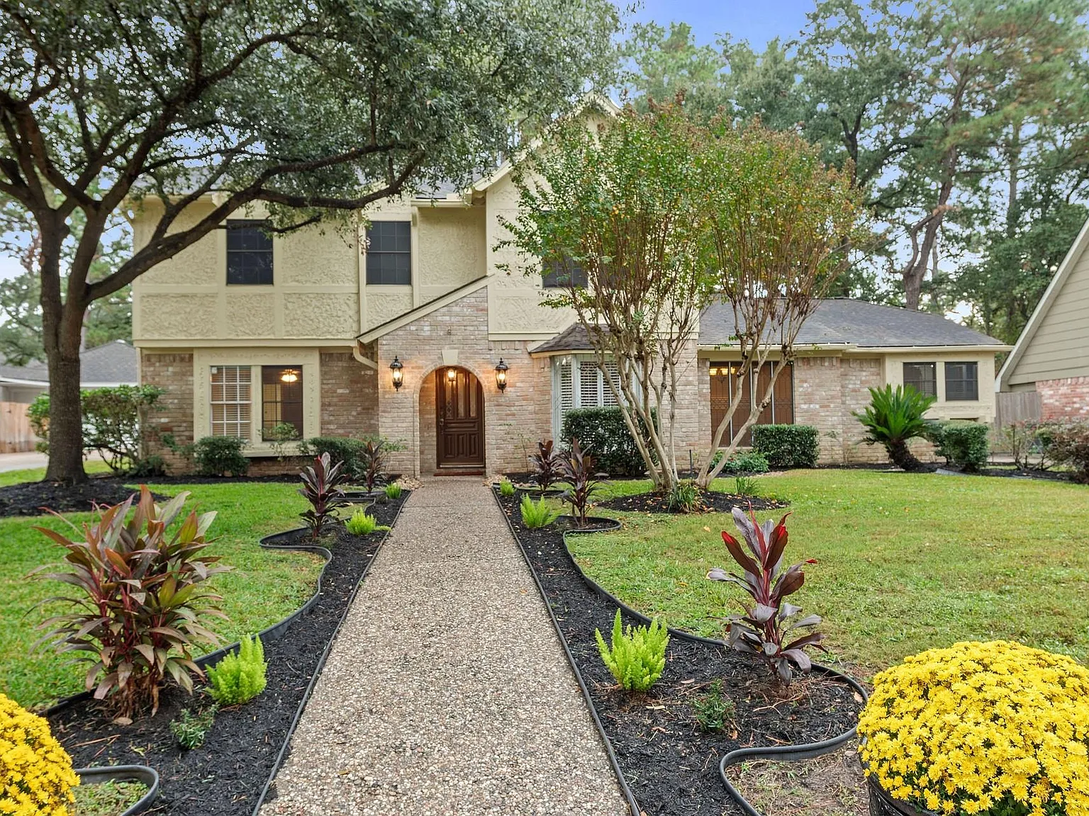 4 bed, 3.5 bath, 2479 sqft, $2,700 — Photo 1