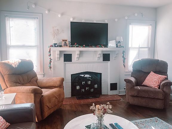 3rd image of 1621 W Admiral Ave