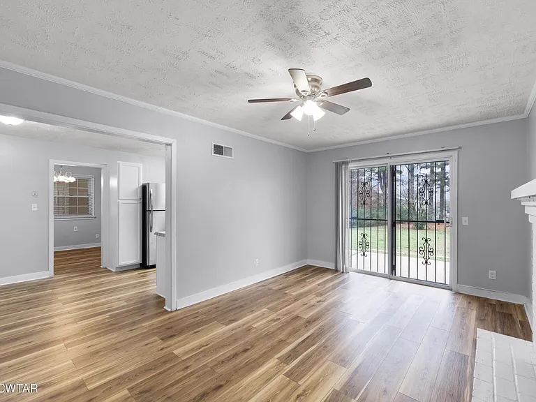 105 Montclair Dr — Photo 14