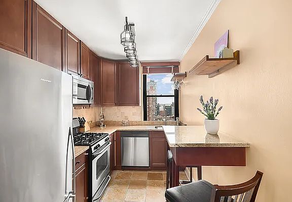 2nd image of 301 W 87th St #23F