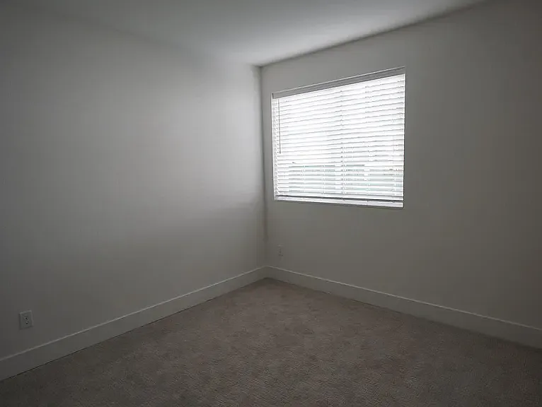 1824 E Union St — Photo 12