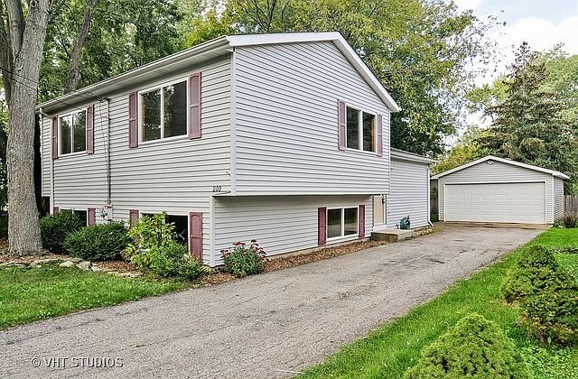 1st image of 1109 N Oak Ter