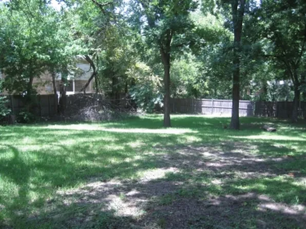 105 Barrows Ln, Desoto, TX 75115