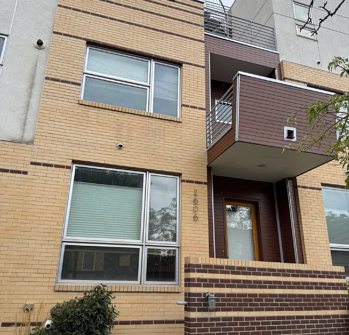 3 bed, 2.5 bath, 2047 sqft, $4,000 — Photo 2