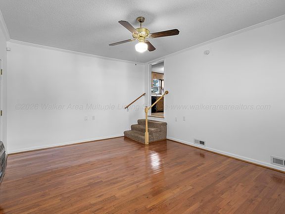 4th image of 91 Sharon Blvd