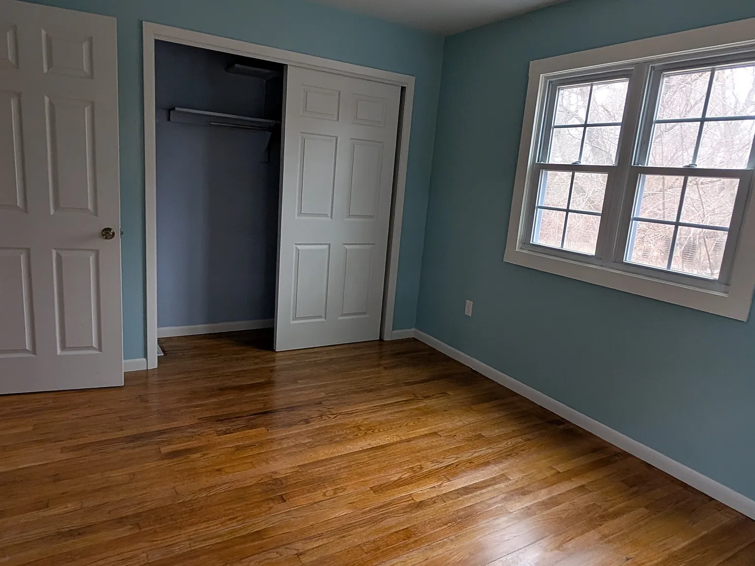 136 Country Club Dr — Photo 2
