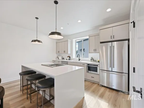 1717 S Rock View Ln, Boise, ID 83705