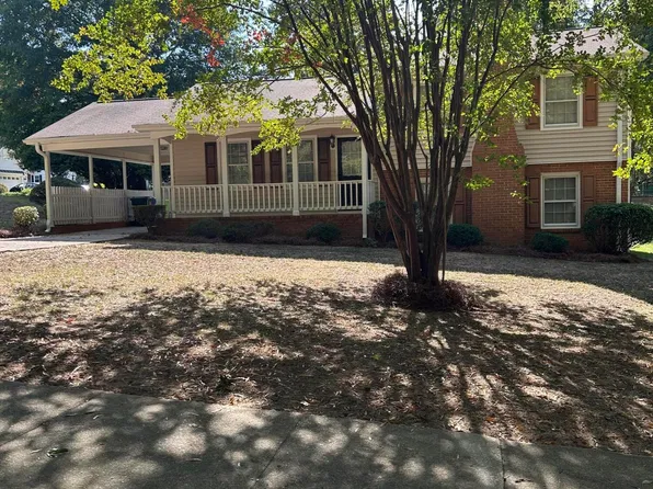 901 Northclift Dr, Raleigh, NC 27609