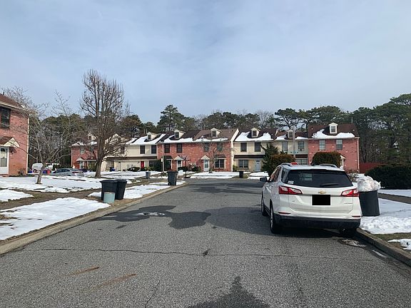 4th image of 923 Blake Dr