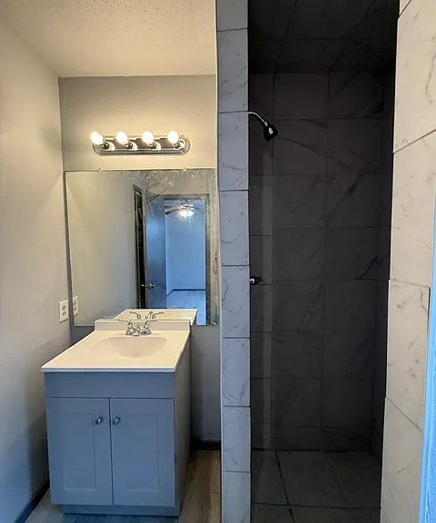 5440 48th St — Photo 9