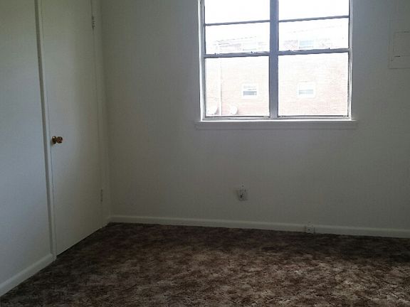 3rd image of 4203 Lloyd St