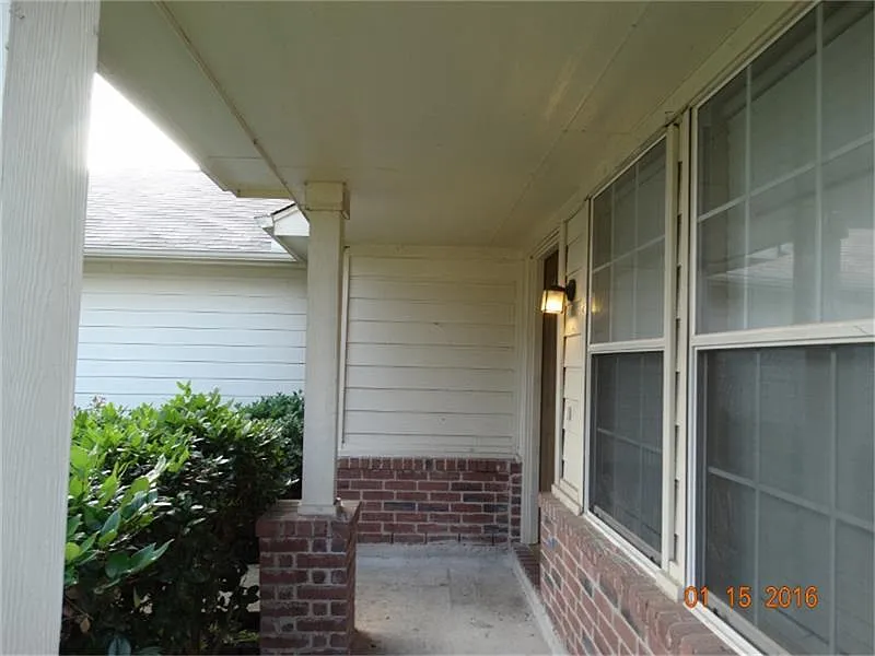 3 bed, 2.0 bath, 1256 sqft, $1,700 — Photo 4