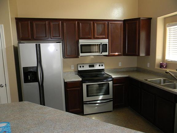 3rd image of 313 W Calle Patio Lindo