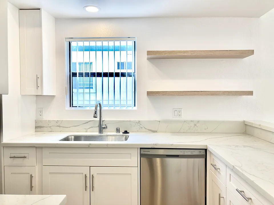 1550 Amherst Ave #105