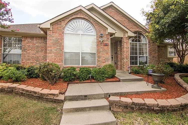 1st image of 924 Valley View Dr