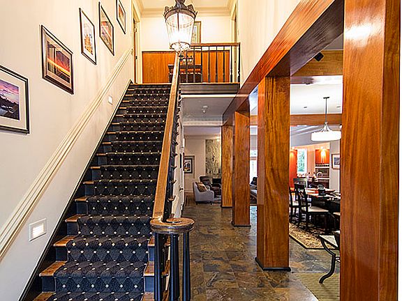 Entry w/Brazilian slatefloor