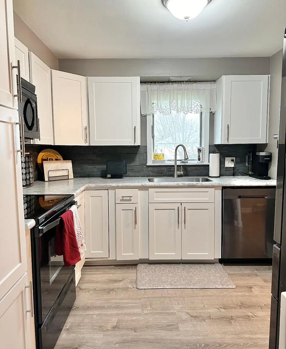 3 bed, 1112 sqft, $2,450 — Photo 2