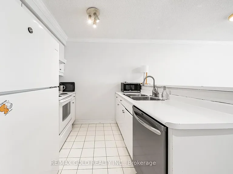 10 Yonge St #2710 — Photo 6